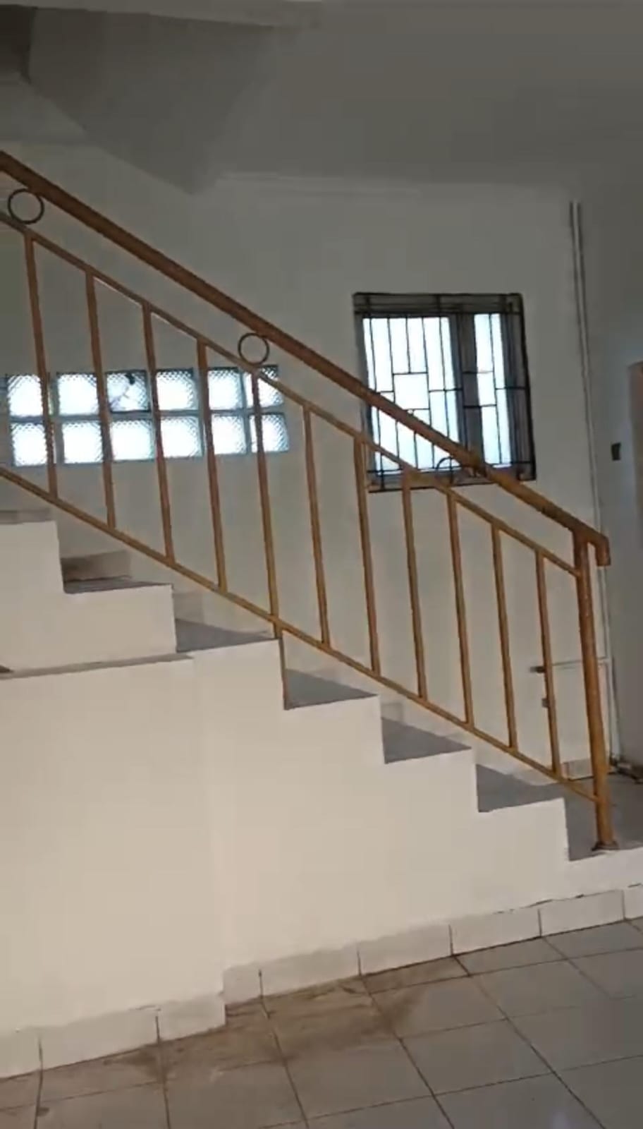 ruko 4 lantai dekat stasiun depok lama arah GDC