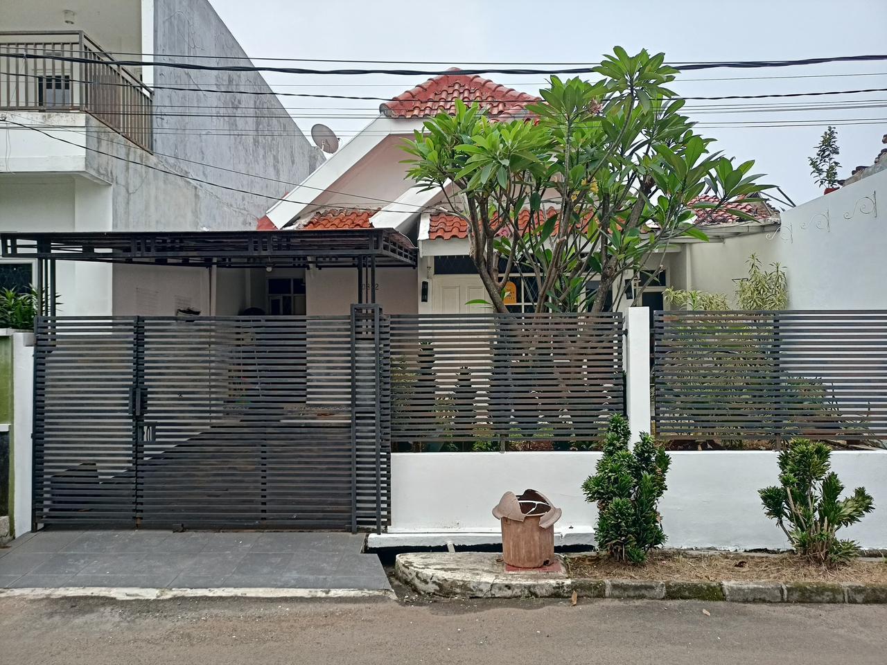 Dijual Rumah Second Lokasi Strategis di Jl. Bukit Cimanggu City