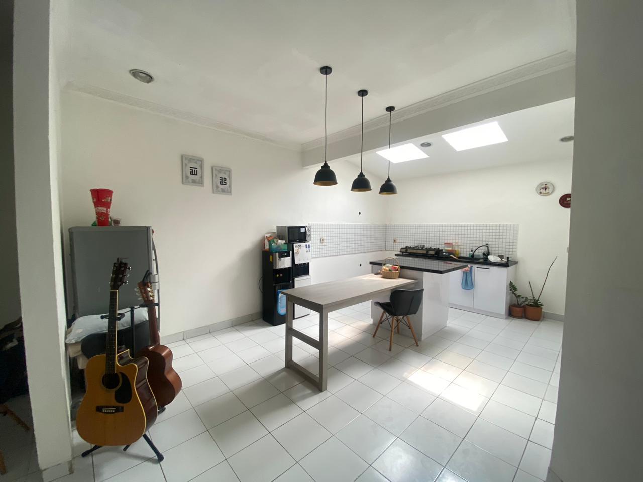 Dijual Rumah Second Lokasi Strategis di Jl. Bukit Cimanggu City