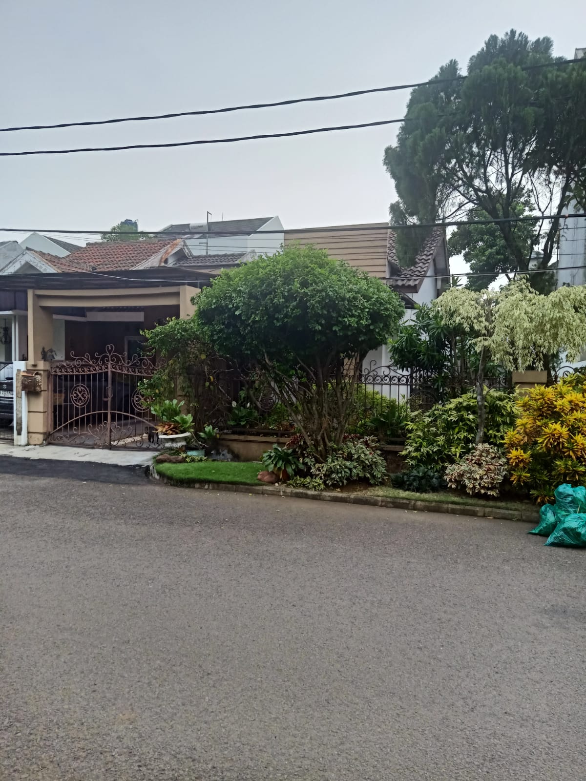 Rumah Siap Huni masuk komplek Pinggir Jalan Graha Raya Bintaro