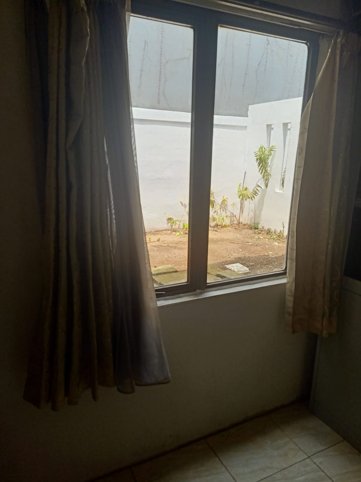 Rumah Siap Huni masuk komplek Pinggir Jalan Graha Raya Bintaro