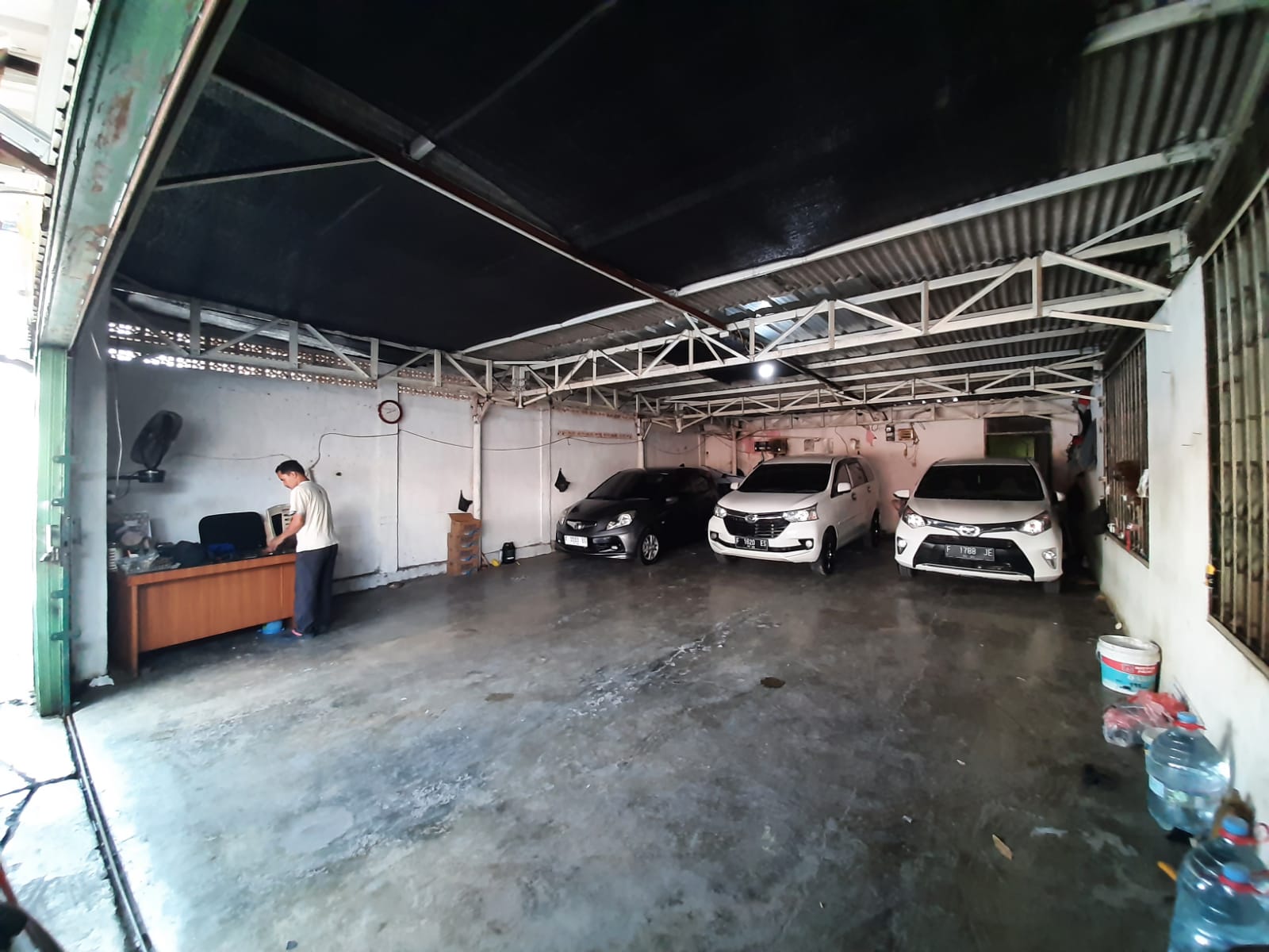 "Investasi Menguntungkan! Rumah Strategis di Samping Mall Ternam