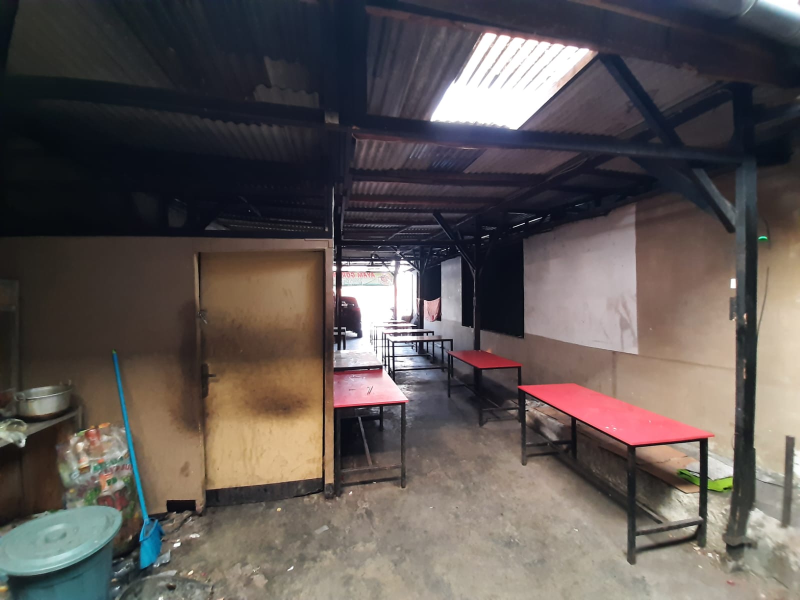 "Investasi Menguntungkan! Rumah Strategis di Samping Mall Ternam