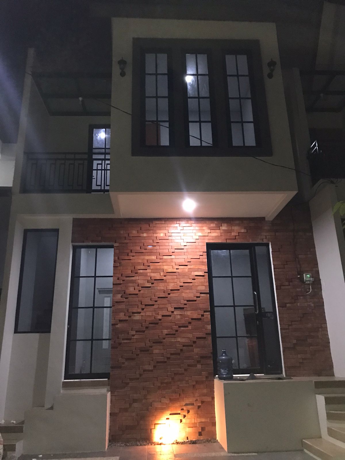 Disewakan Tahunan Rumah 2 Lantai di Malang