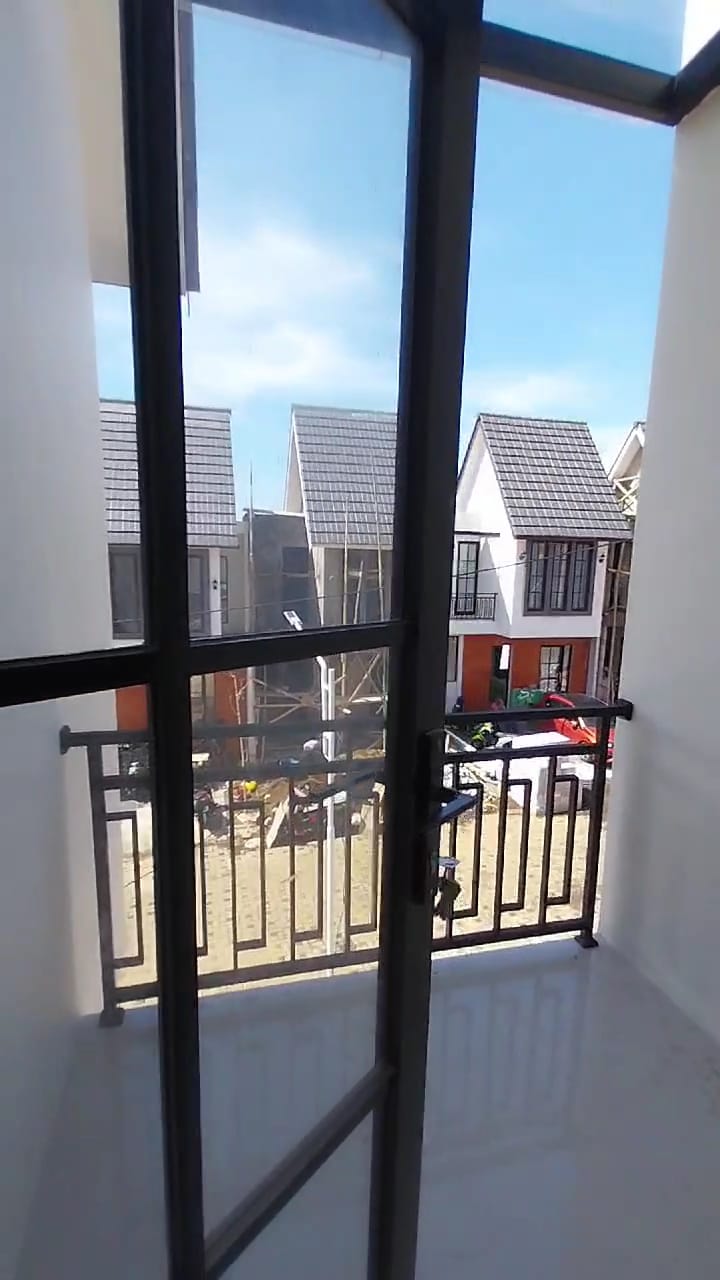 Disewakan Tahunan Rumah 2 Lantai di Malang