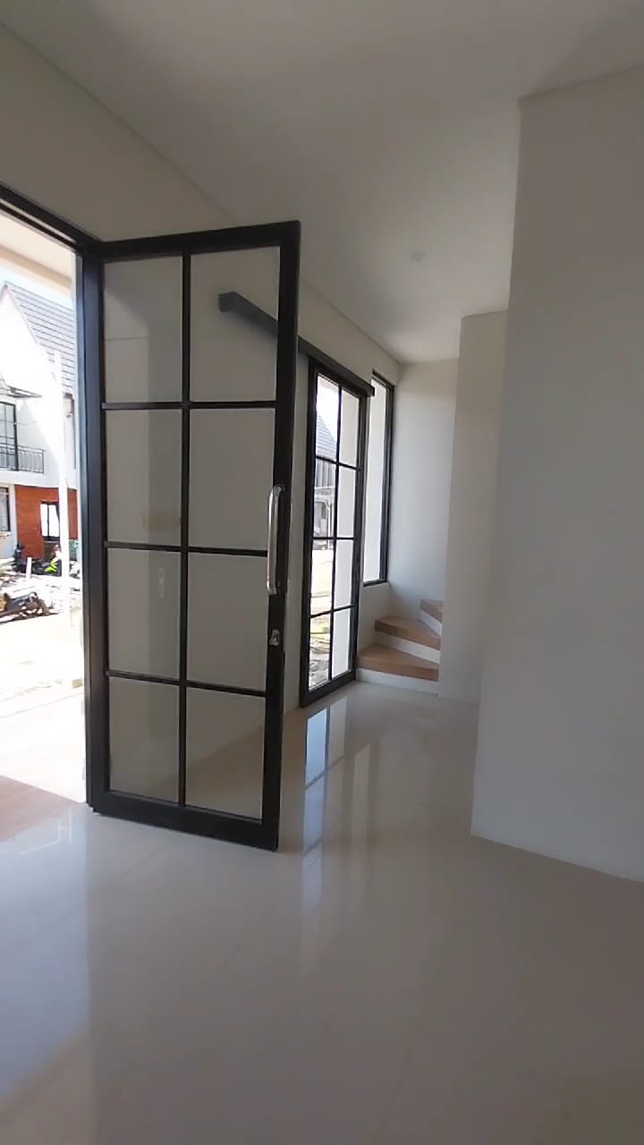 Disewakan Tahunan Rumah 2 Lantai di Malang