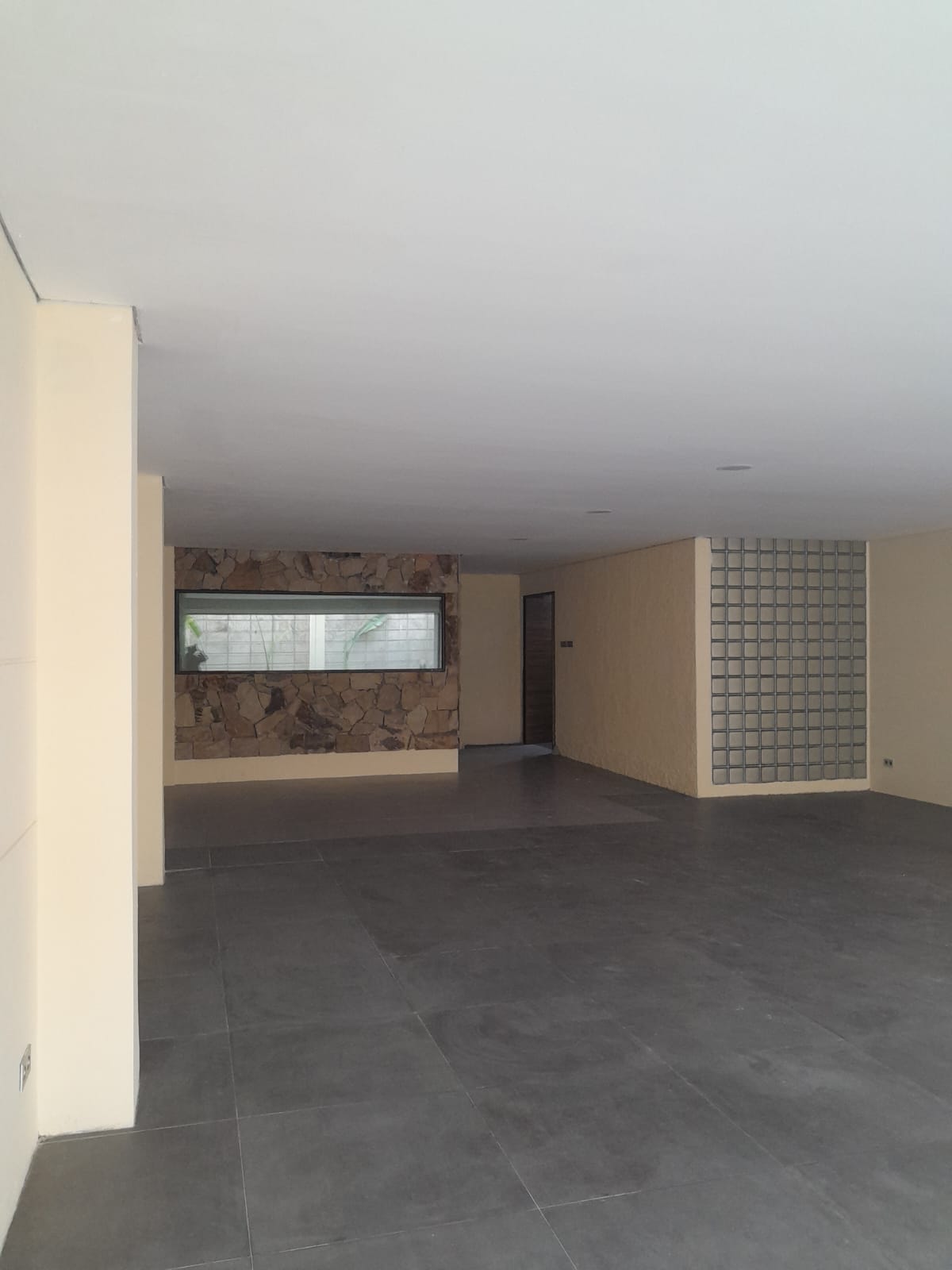 Cocok Kantor/Beauty Clinic/Cafe, pinggir jalan raya area Gandari