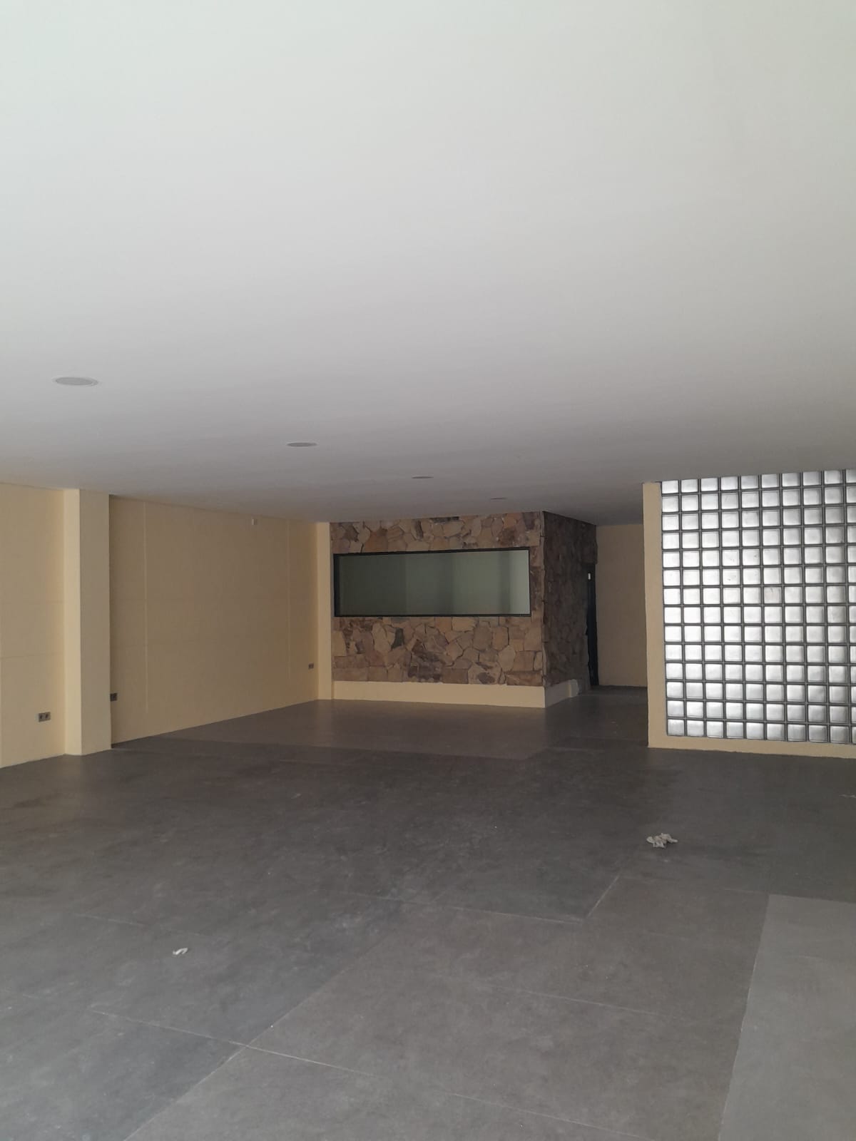 Cocok Kantor/Beauty Clinic/Cafe, pinggir jalan raya area Gandari