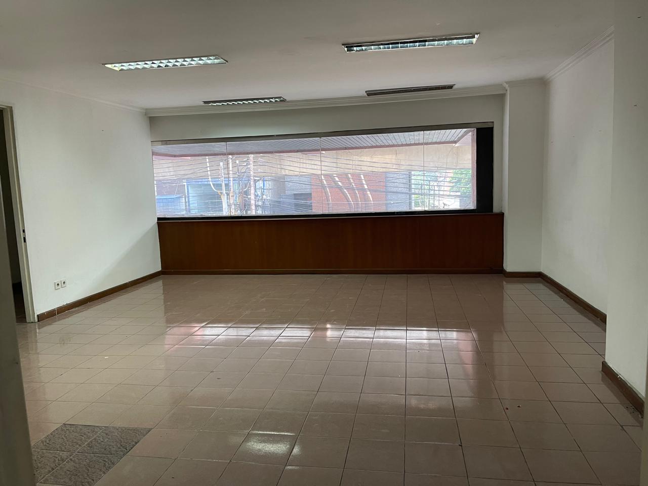 Disewakan ruko gandeng luas Jl. Panglima Polim, Melawai