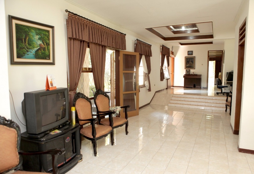 RUMAH ASRI DAN LUAS DI BOGOR