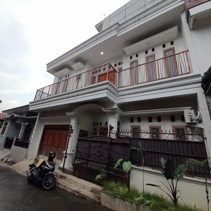 Disewakan rumah pertahun dekat MRT