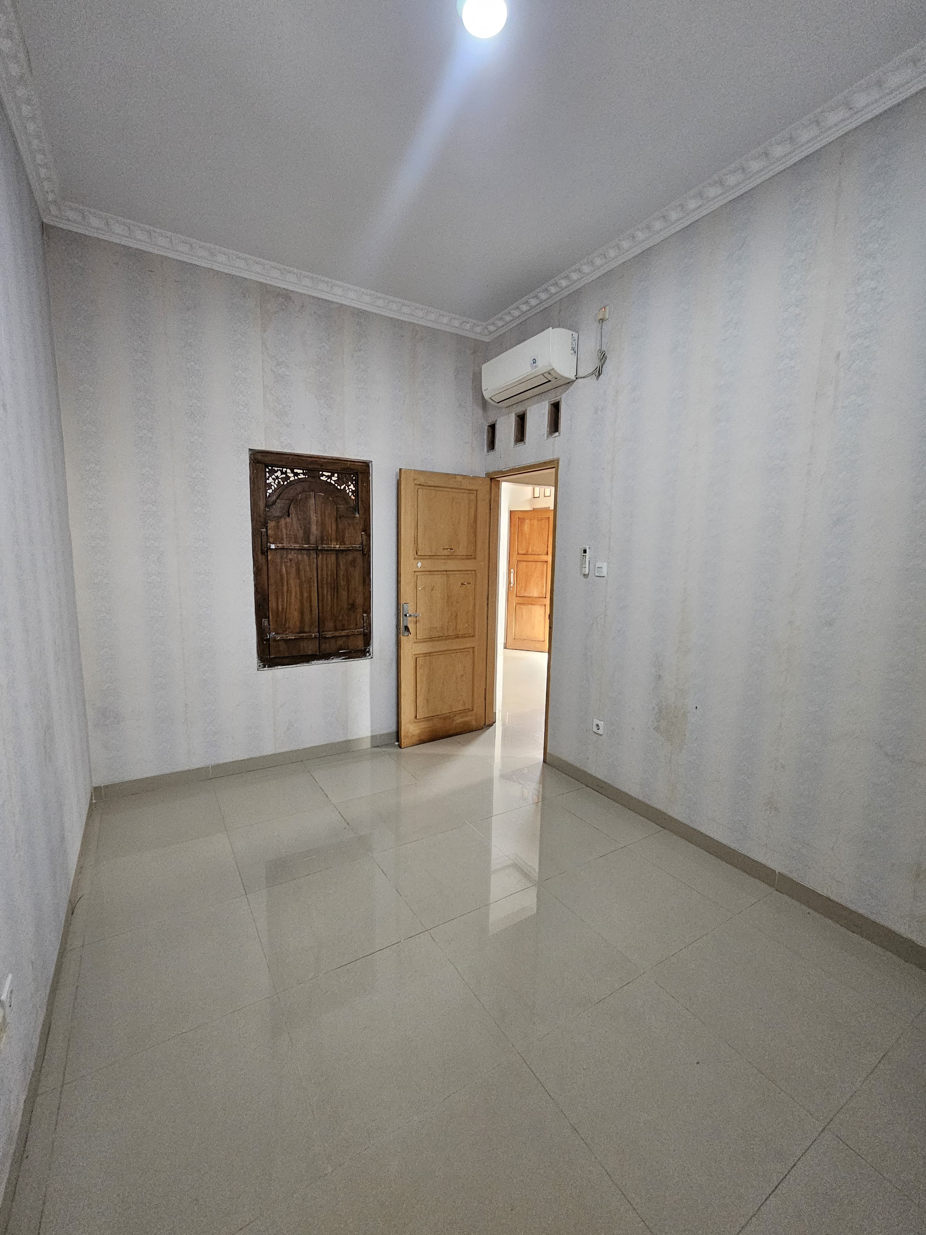 Disewakan rumah pertahun dekat MRT