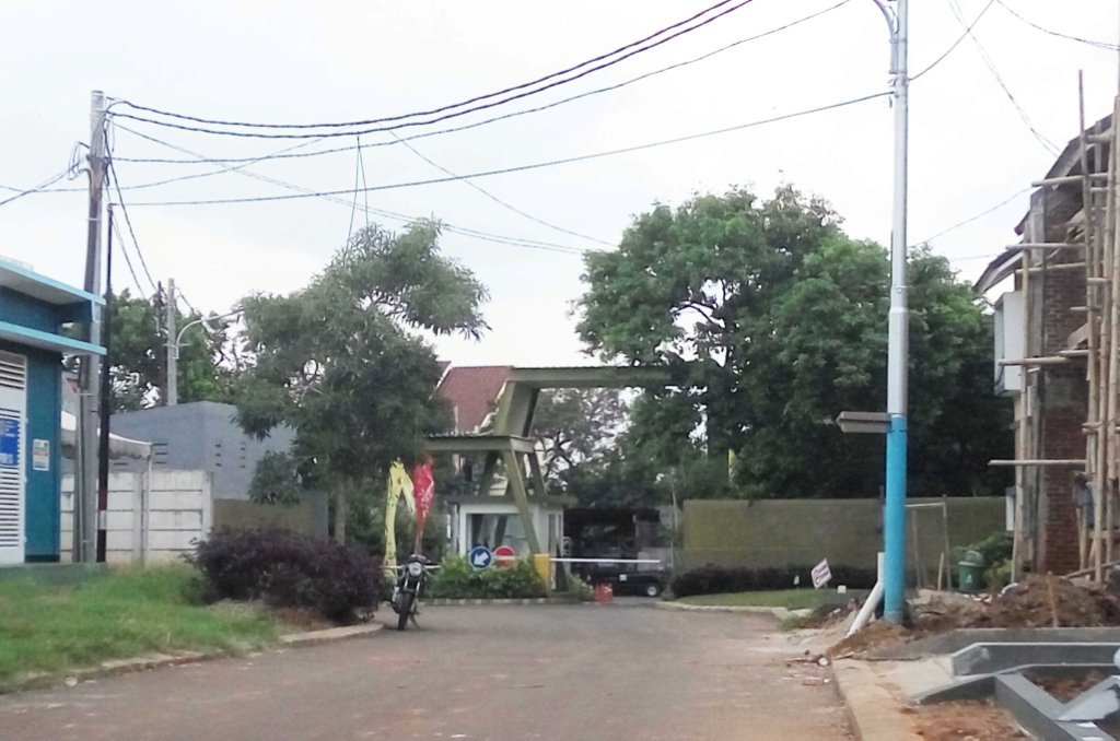 RUMAH DI KOMPLEK ALIA RESIDENCE PONDOK MELATI BEKASI