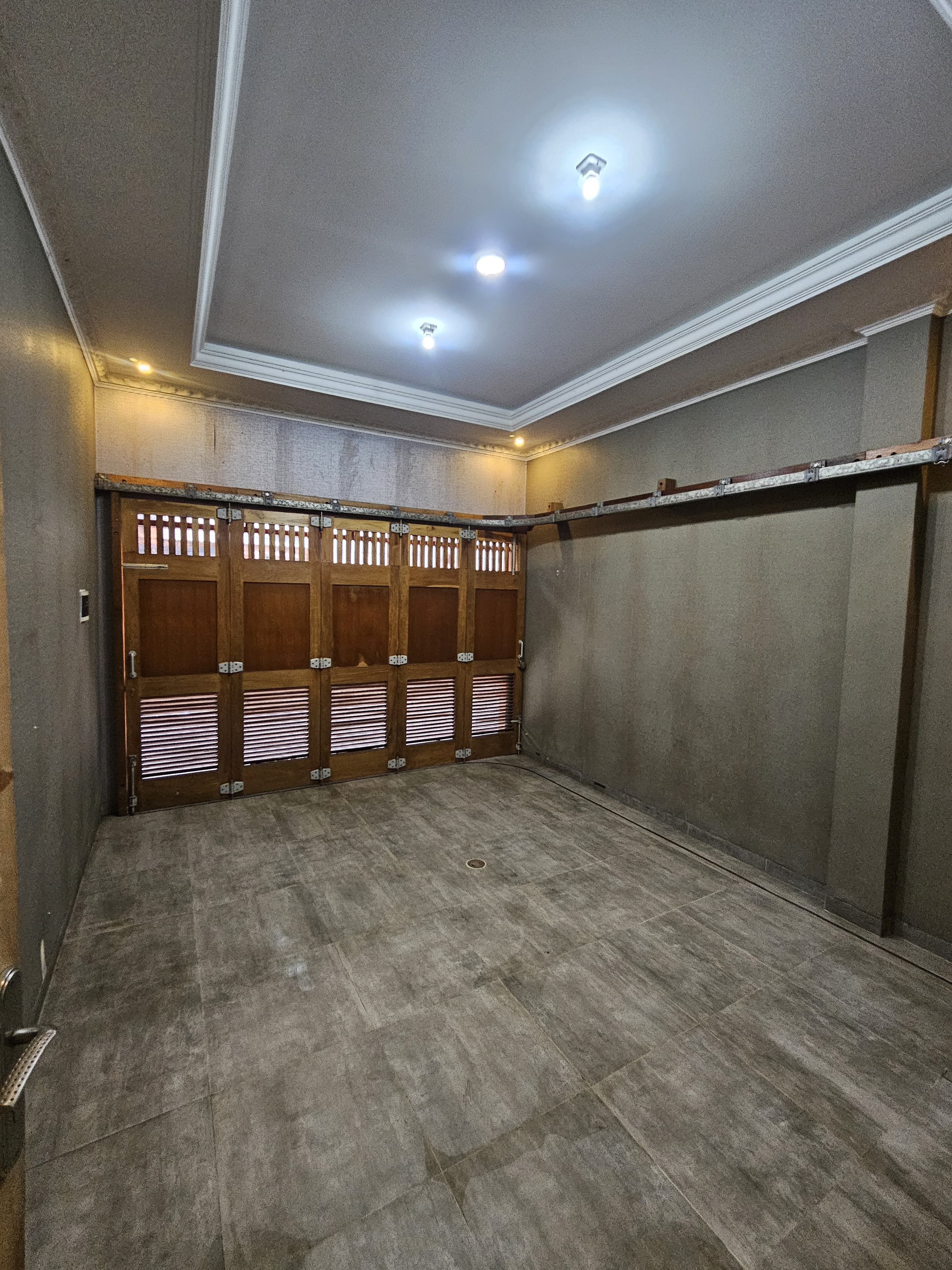 Disewakan rumah pertahun dekat MRT