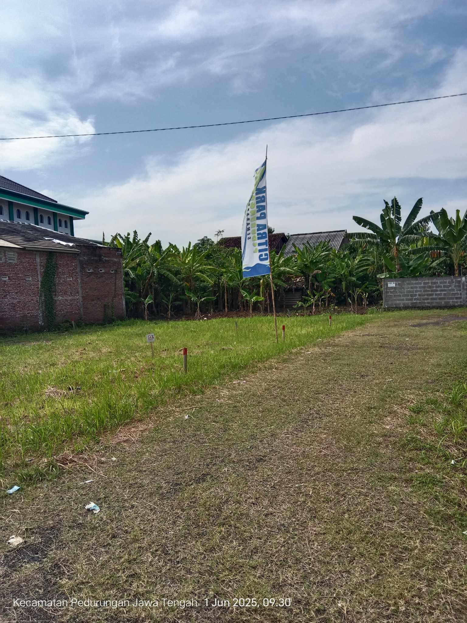 Rumah  Bergaya American Mediteran 1 Menit Ke SMP 34 Semarang