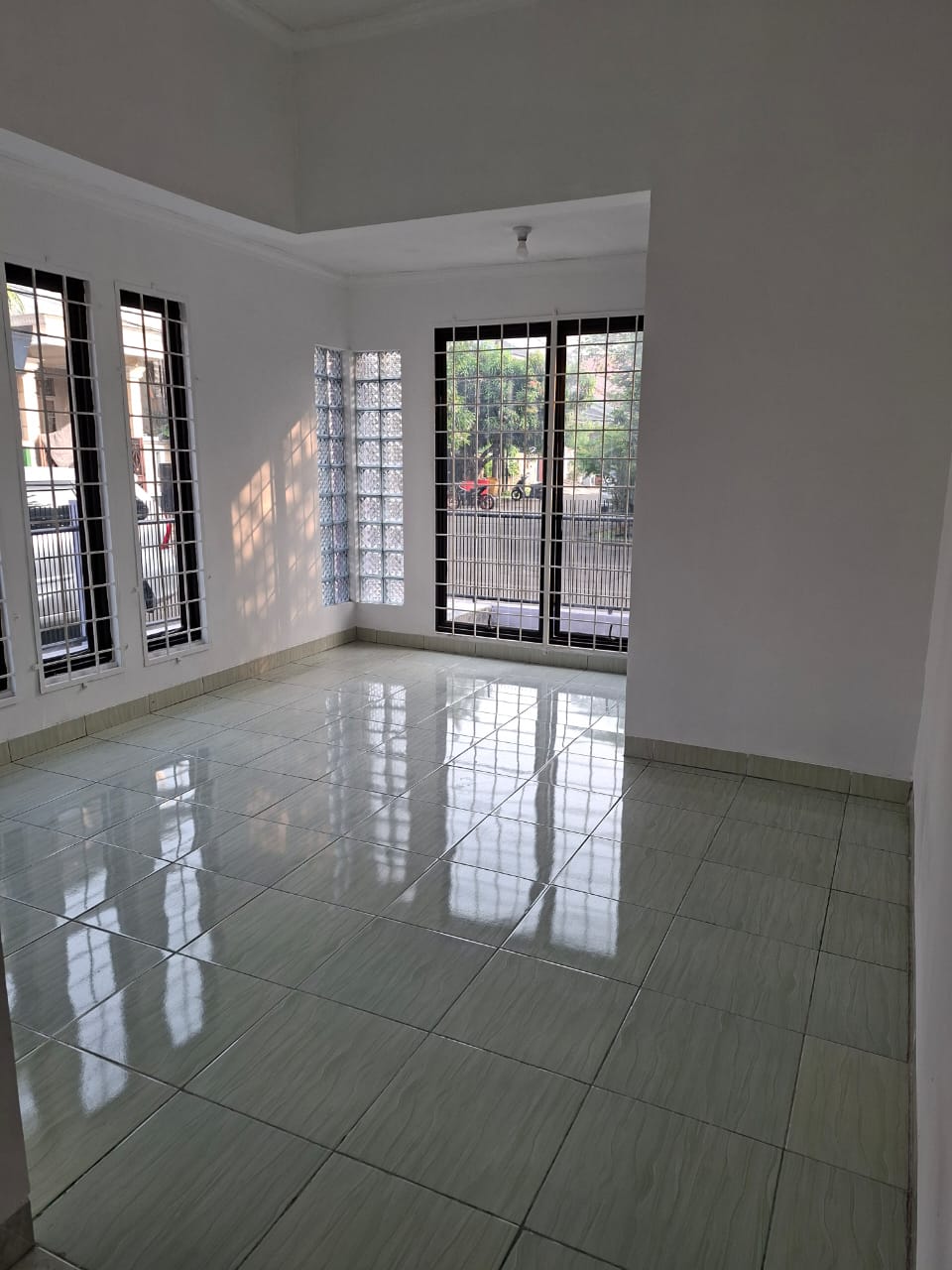 Disewa rumah siaphuni terenovasi di Boulevard Hijau Bekasi