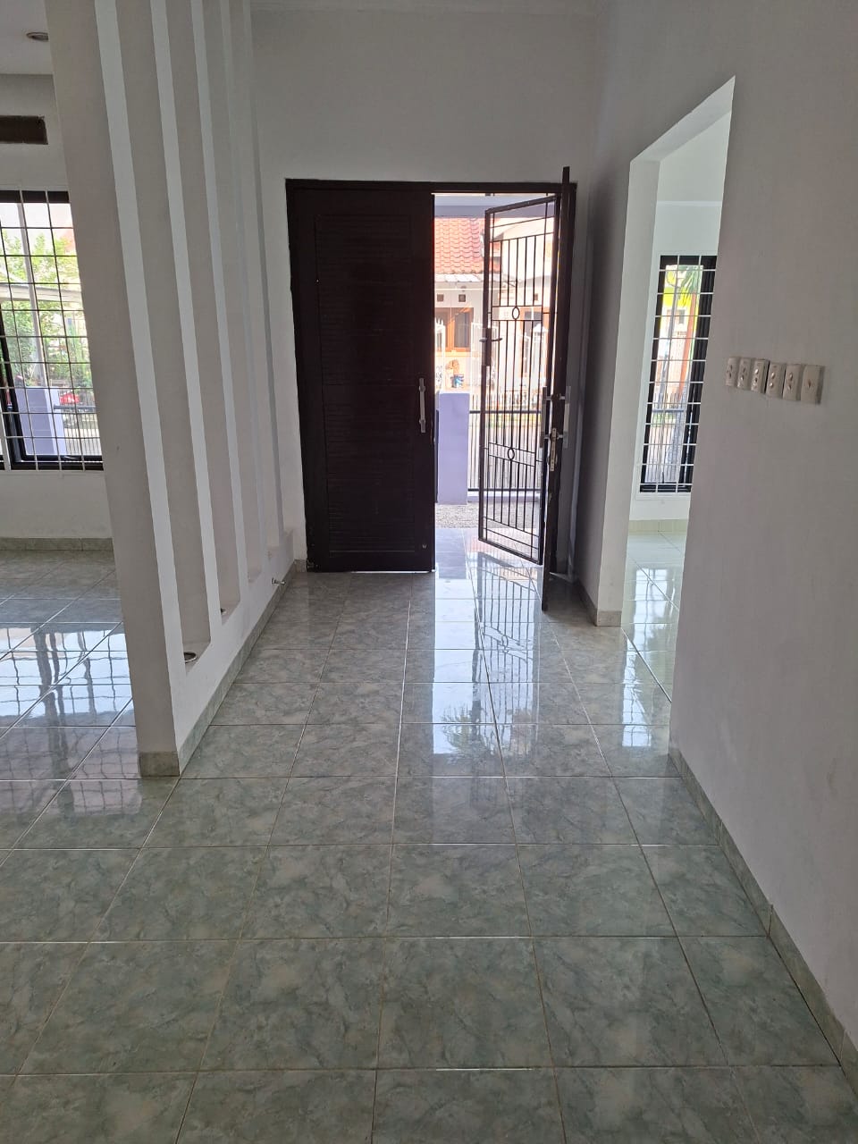 Disewa rumah siaphuni terenovasi di Boulevard Hijau Bekasi