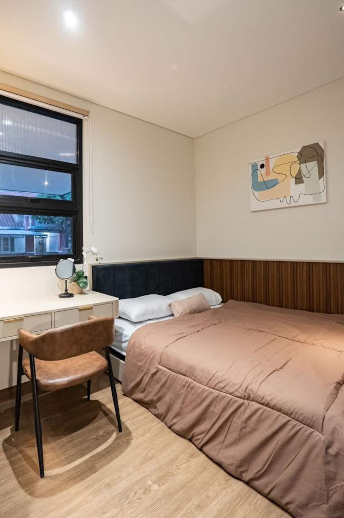 Dijual Rumah Full Furnished Posisi Hook di Kota Baru Parahyangan