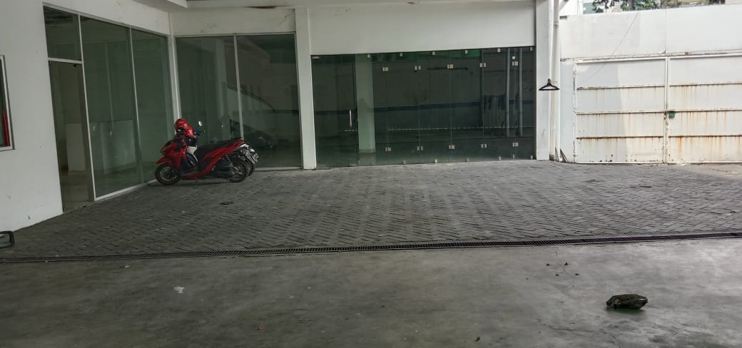 Disewakan Ruko RAYA MAYJEN SUNGKONO Ex. Showroom Mobil Surabaya