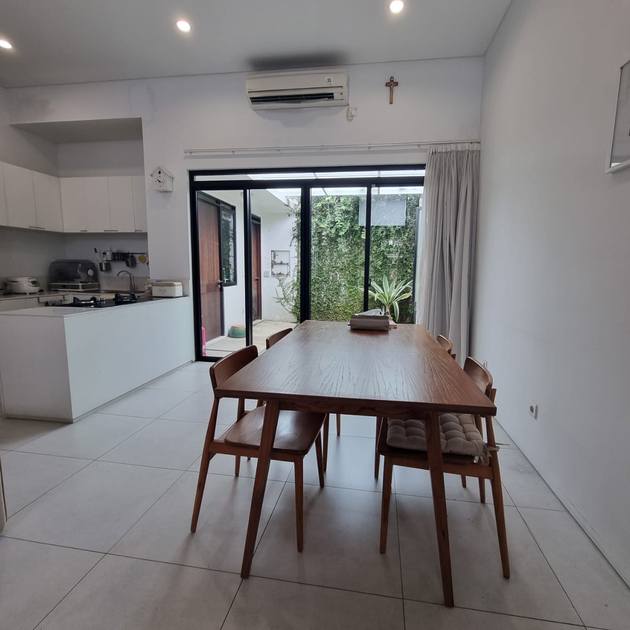 𝙁𝙊𝙍 𝙎𝘼𝙇𝙀 Rumah Apik dan Homie di Kota Baru Parahyangan