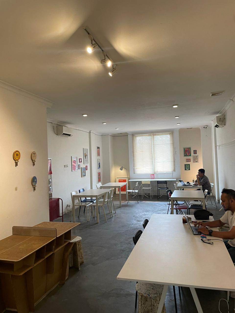 Dijual ruko Taman Cemara Harapan Indah cocok untuk investasi