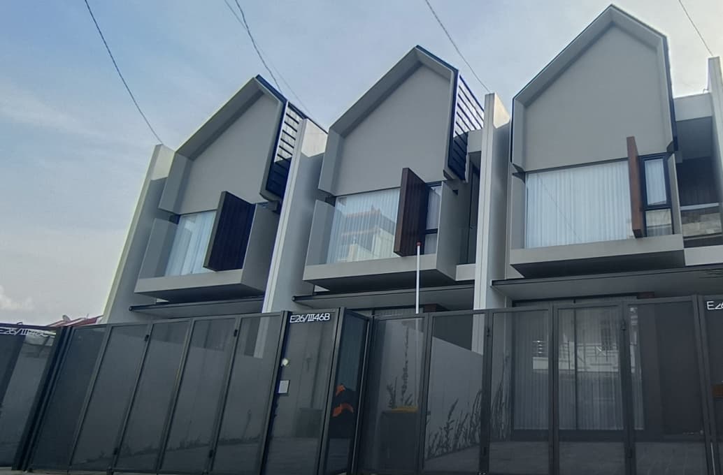 Dijual rumah free furnish di surabaya pusat