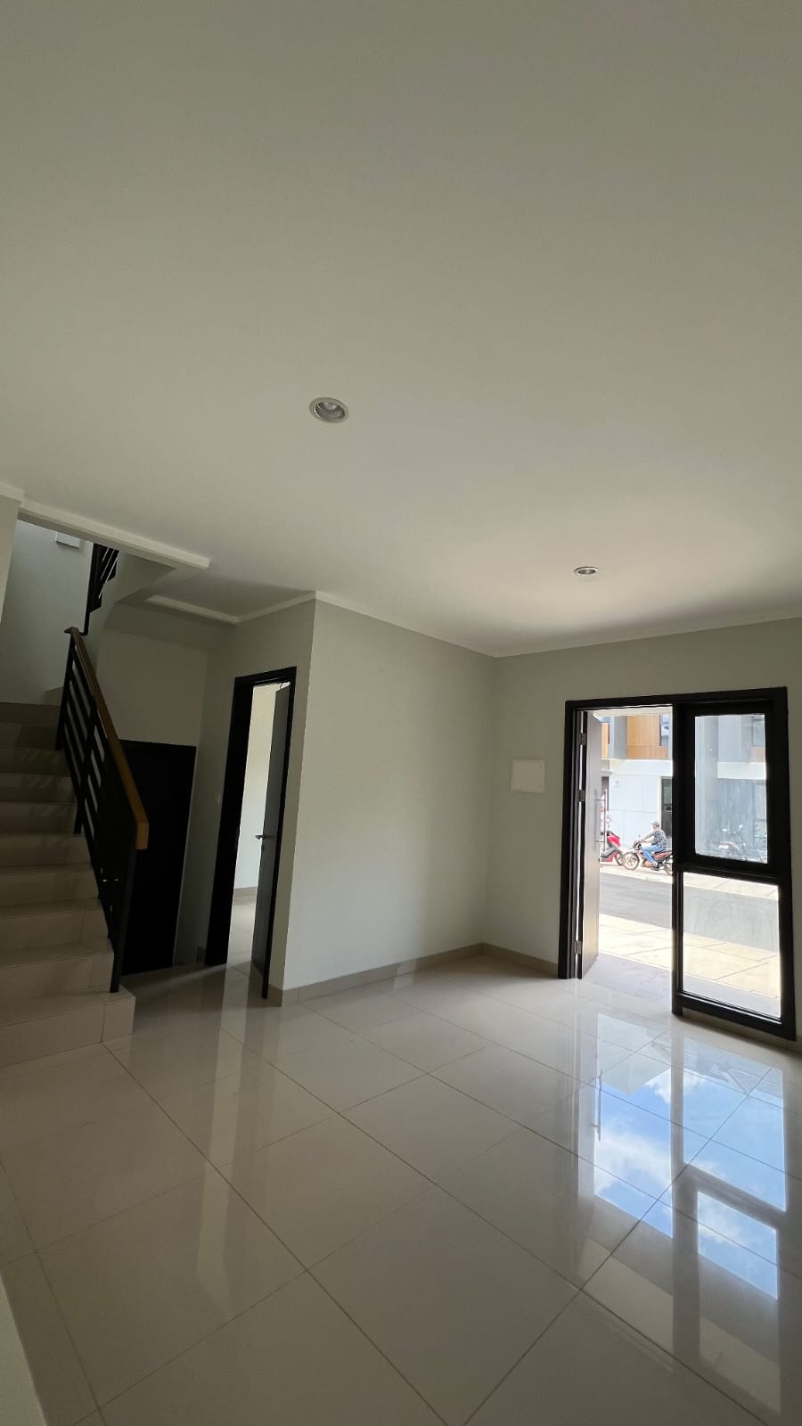 Disewa rumah siaphuni di Summarecon Crown Gading Cluster Regia