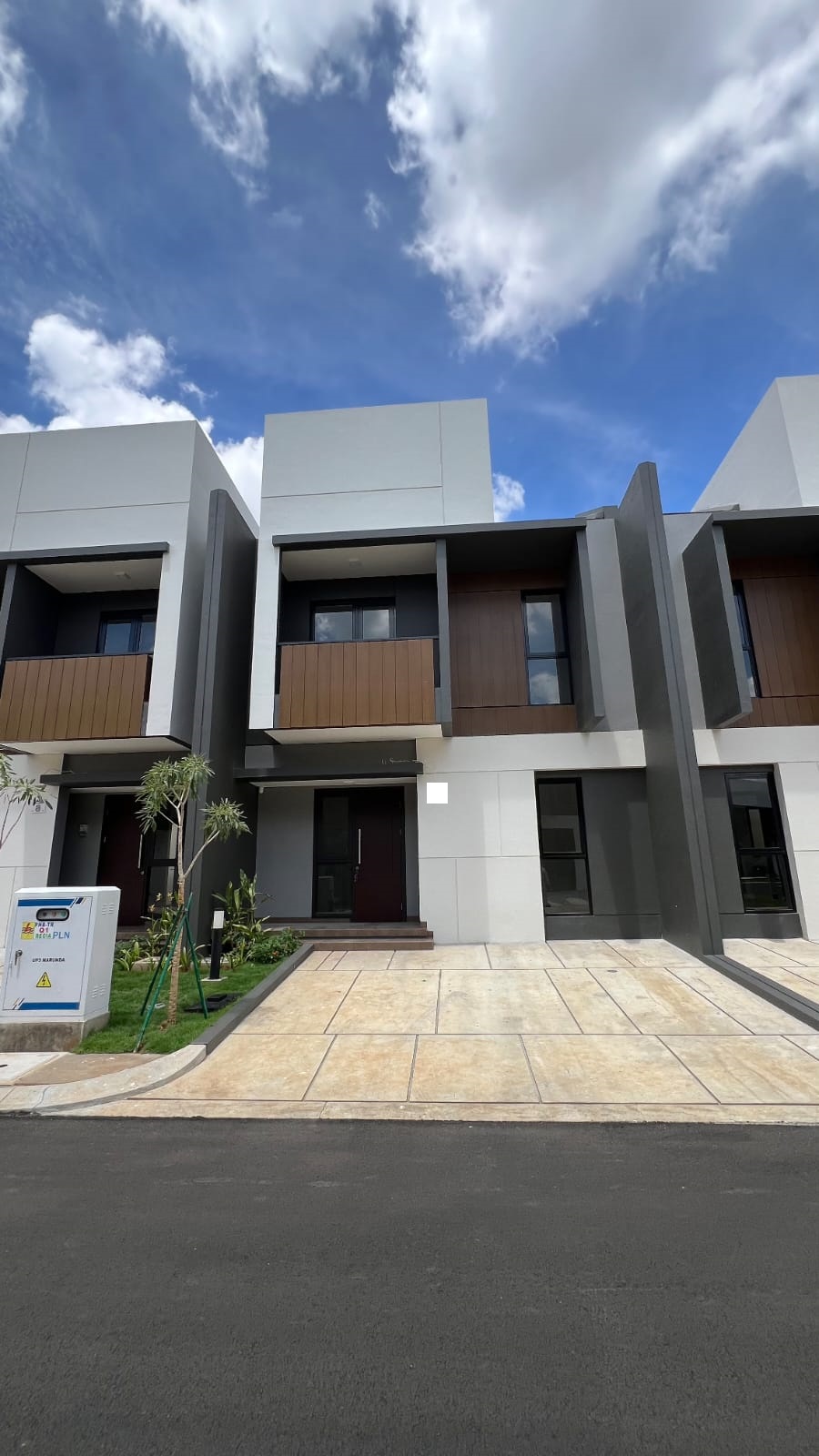 Disewa rumah siaphuni di Summarecon Crown Gading Cluster Regia