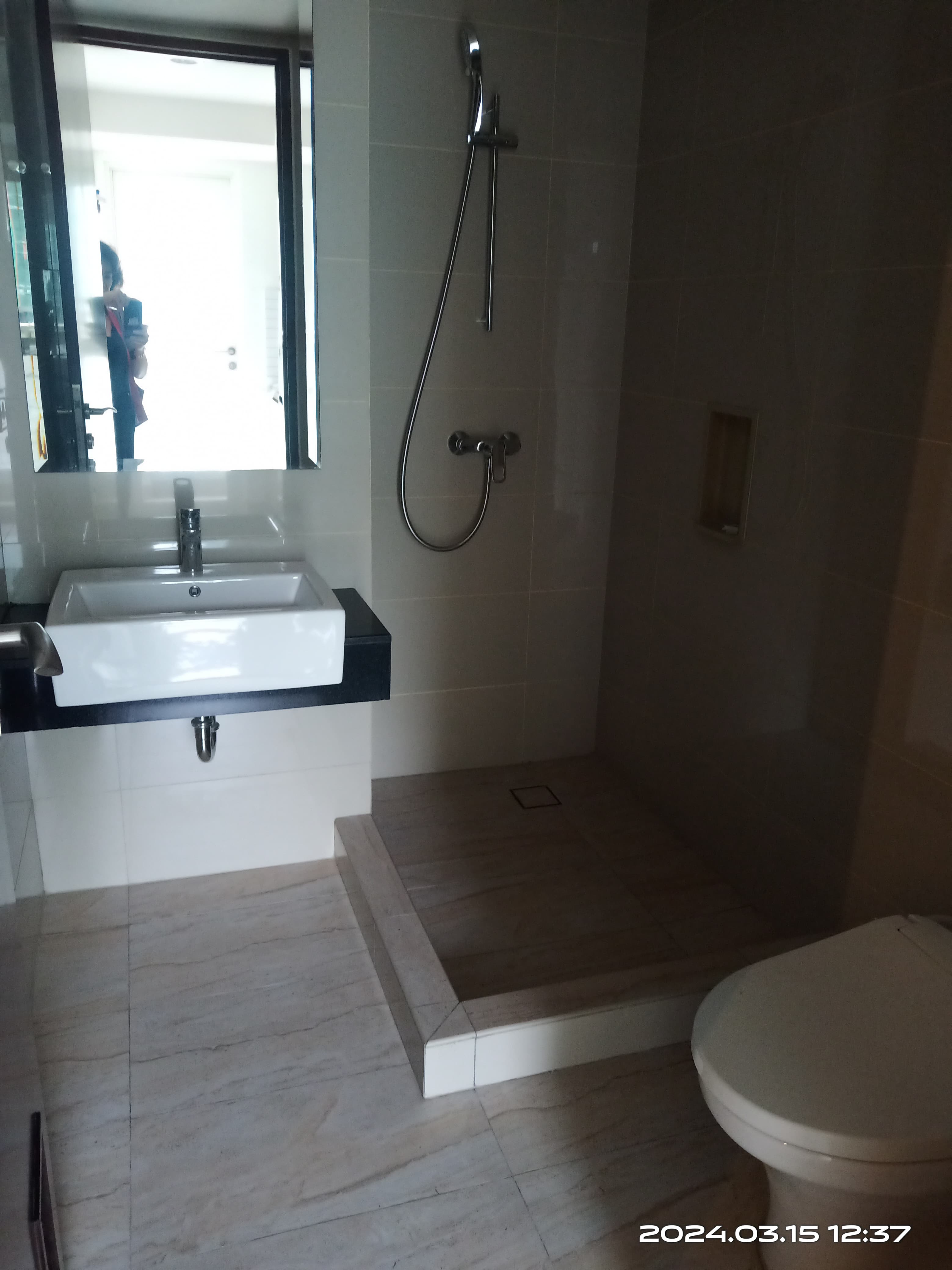 Disewa apartemen The Kensington Tower Clifford 1BR furnished