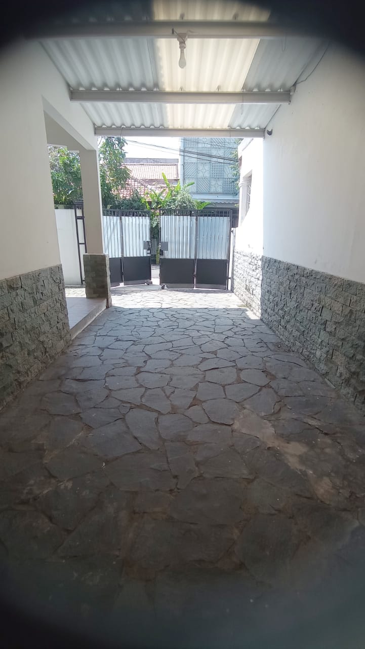 Disewa rumah nyaman bebas banjir di Cipinang dalam Komplek