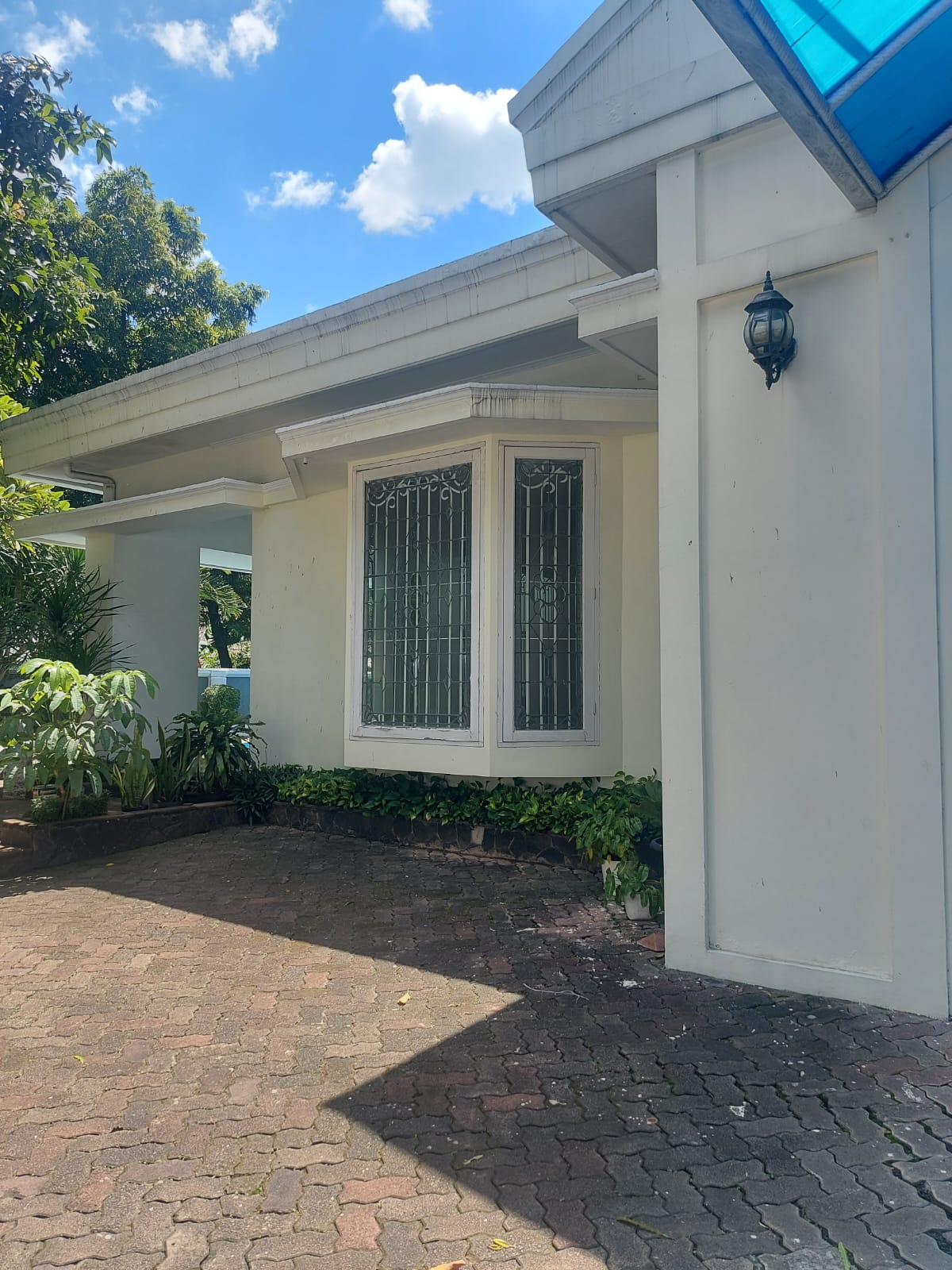 Dijual/Disewa rumah mewah dan ada kantor di jalan Hang Lekir