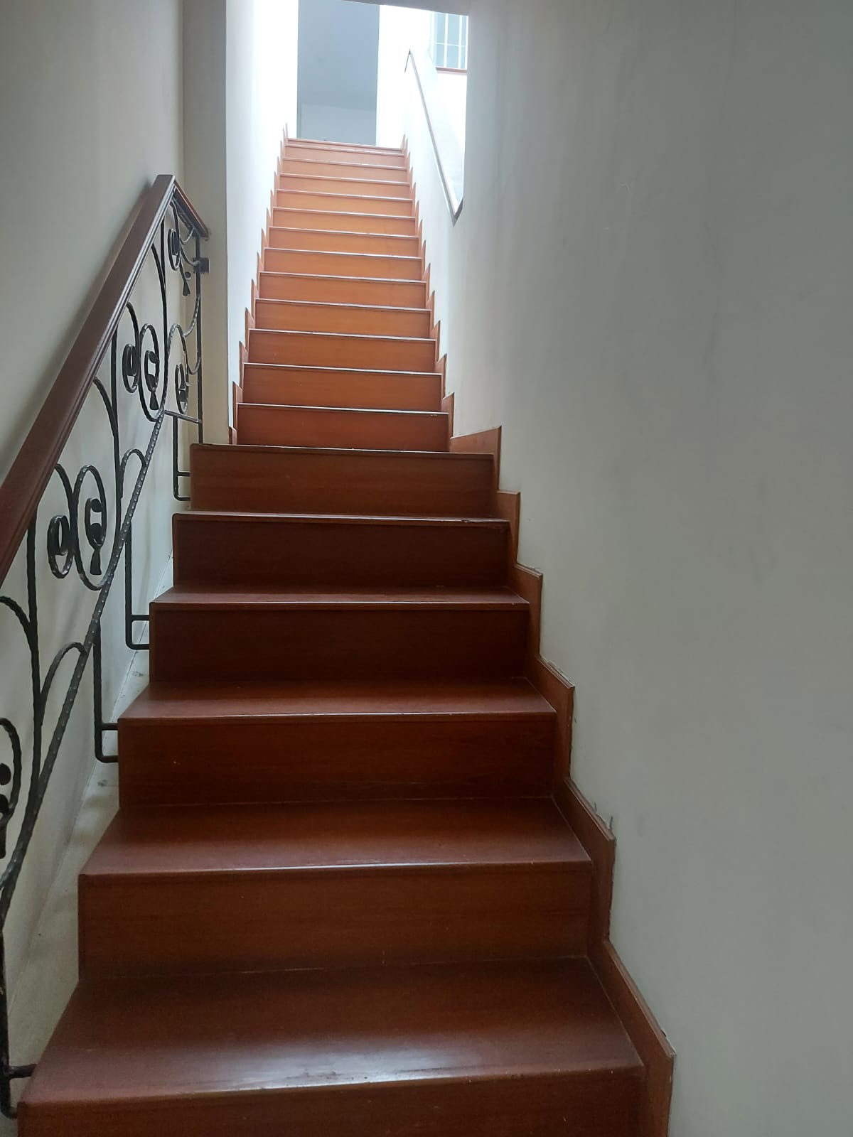 Dijual/Disewa rumah mewah dan ada kantor di jalan Hang Lekir