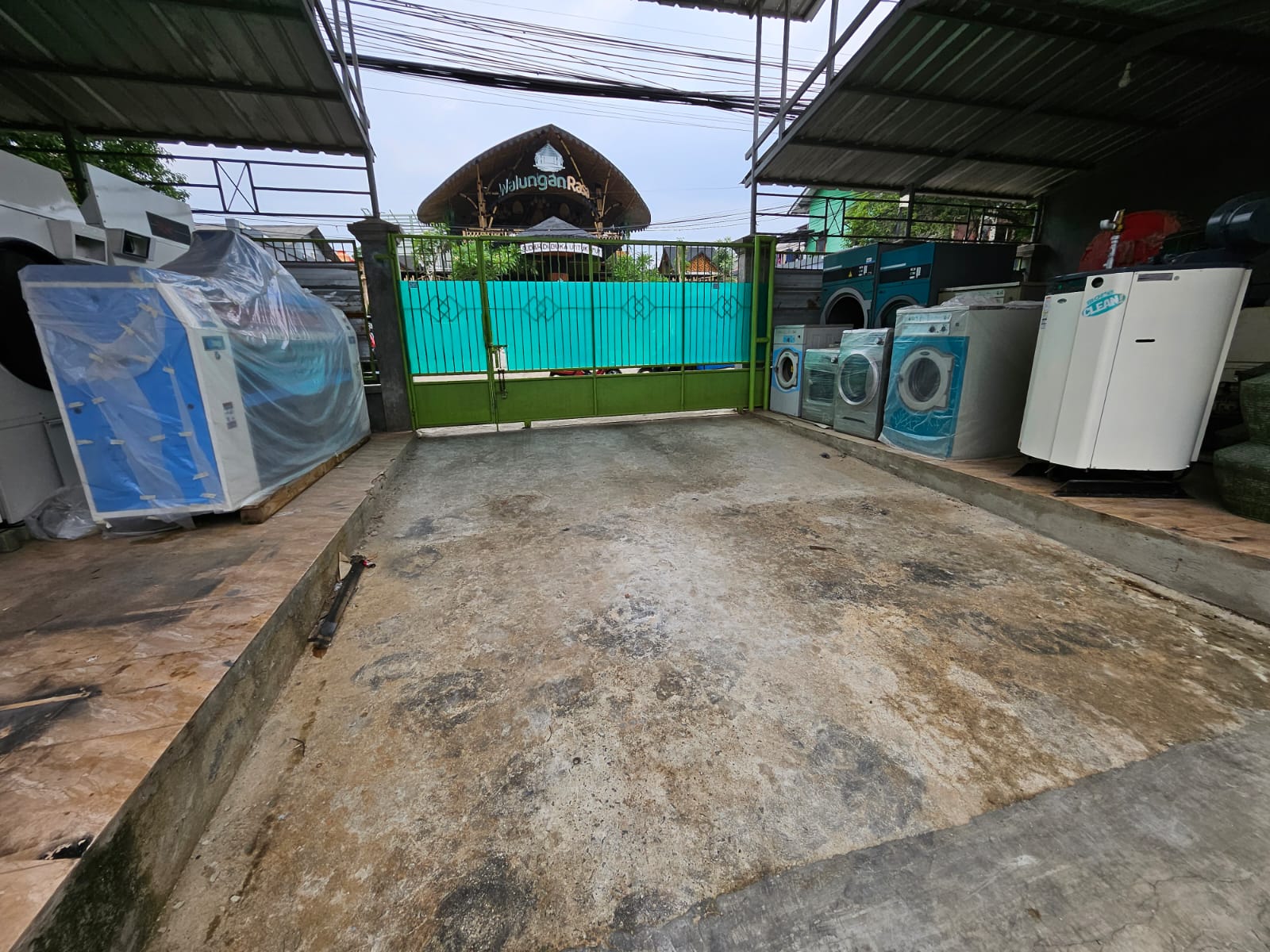 DIJUAL CEPAT  SIAP HUNI RUMAH TEMPAT USAHA SHM JAKARTA TIMUR