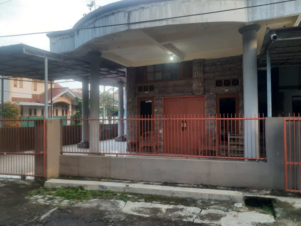 DIJUAL CEPAT  RUMAH BERTINGKAT SIAP HUNI SHM STRATE JATIWARINGIN
