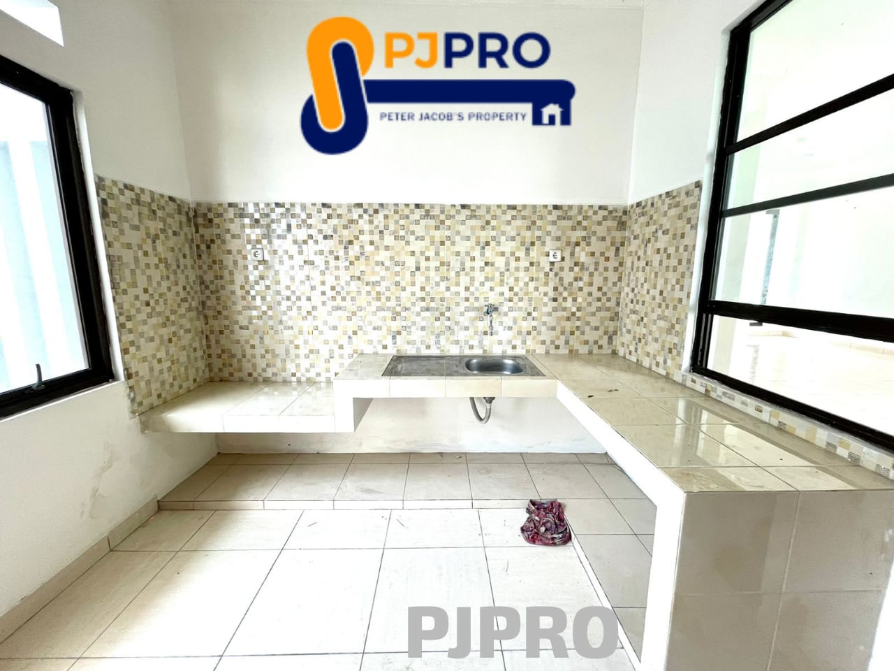 Disewa Rumah Besar Siaphuni di Harapan Indah 2 Heliconia Extenti