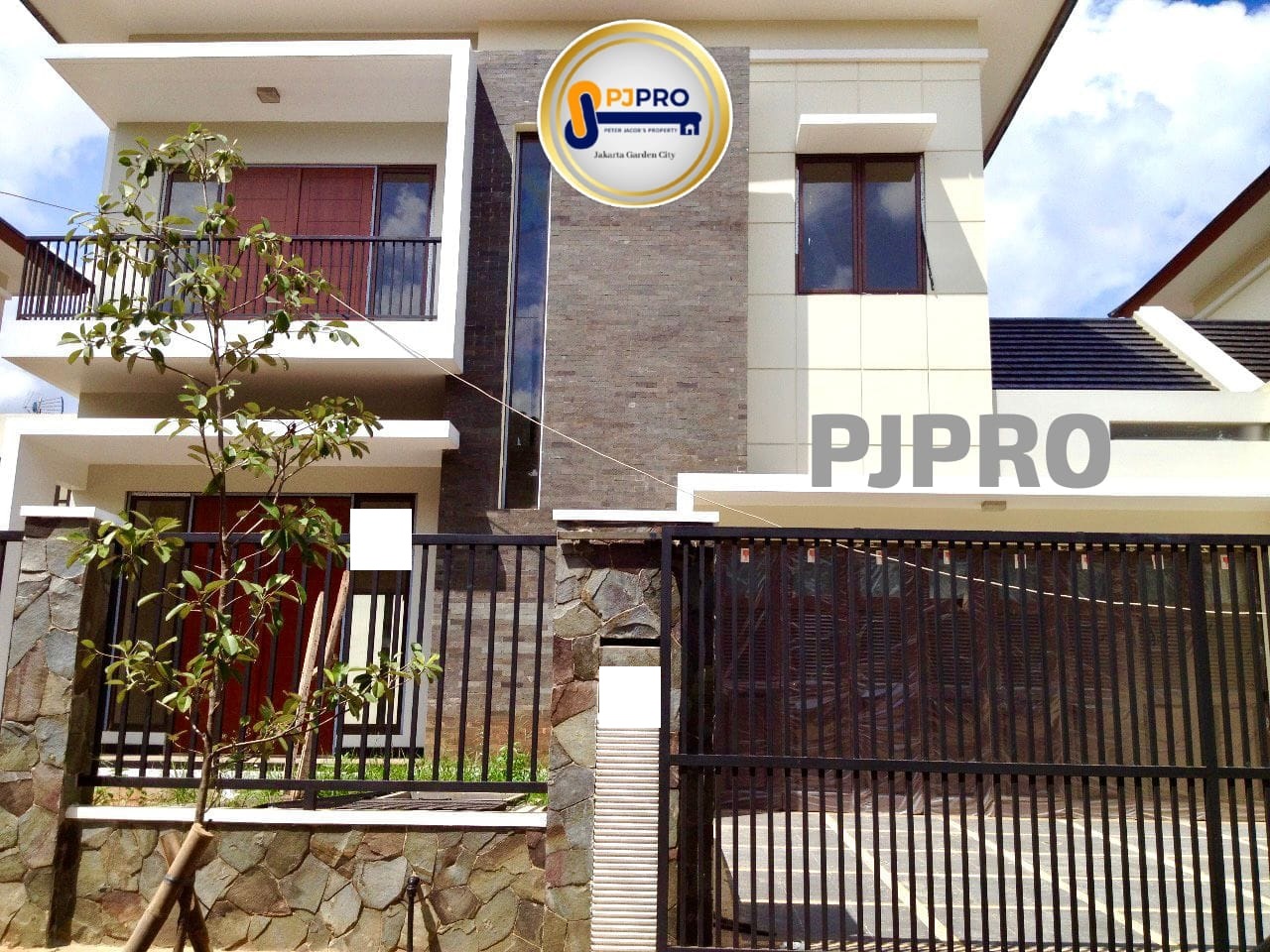 Disewa Rumah Besar Siaphuni di Harapan Indah 2 Heliconia Extenti