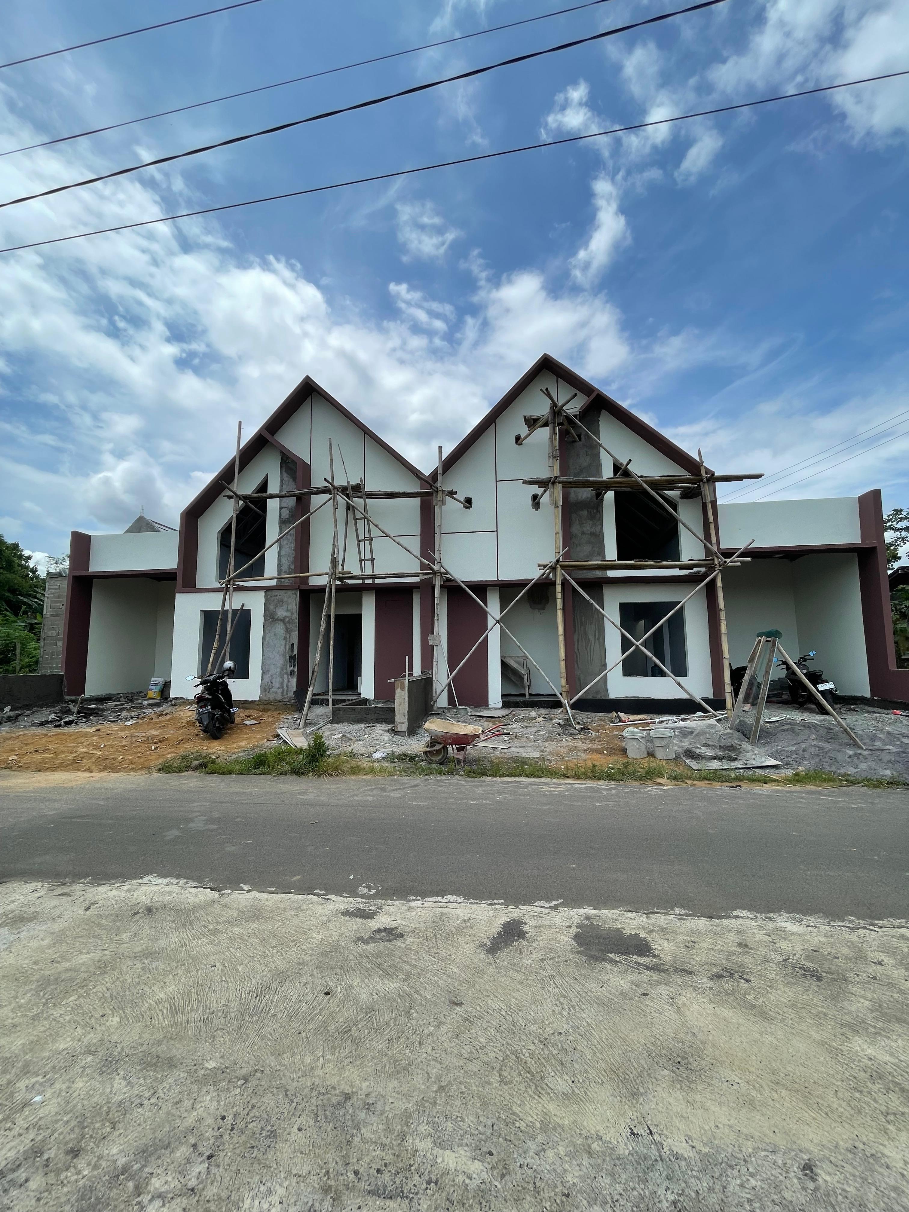 RUMAH MEWAH BELAKANG RS ATTUROTS SEYEGAN SLEMAN