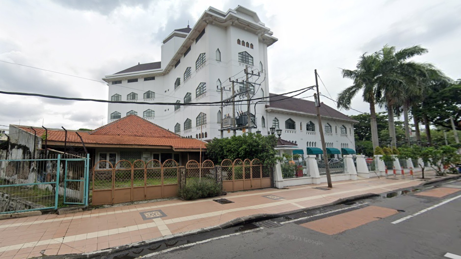 Rumah Hitung Tanah Raya Darmo Non Cagar Budaya Strategis