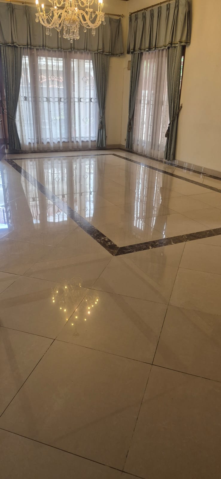 Disewakan rumah bisa untuk kantor di area Kayu Putih, Pulo Gadun