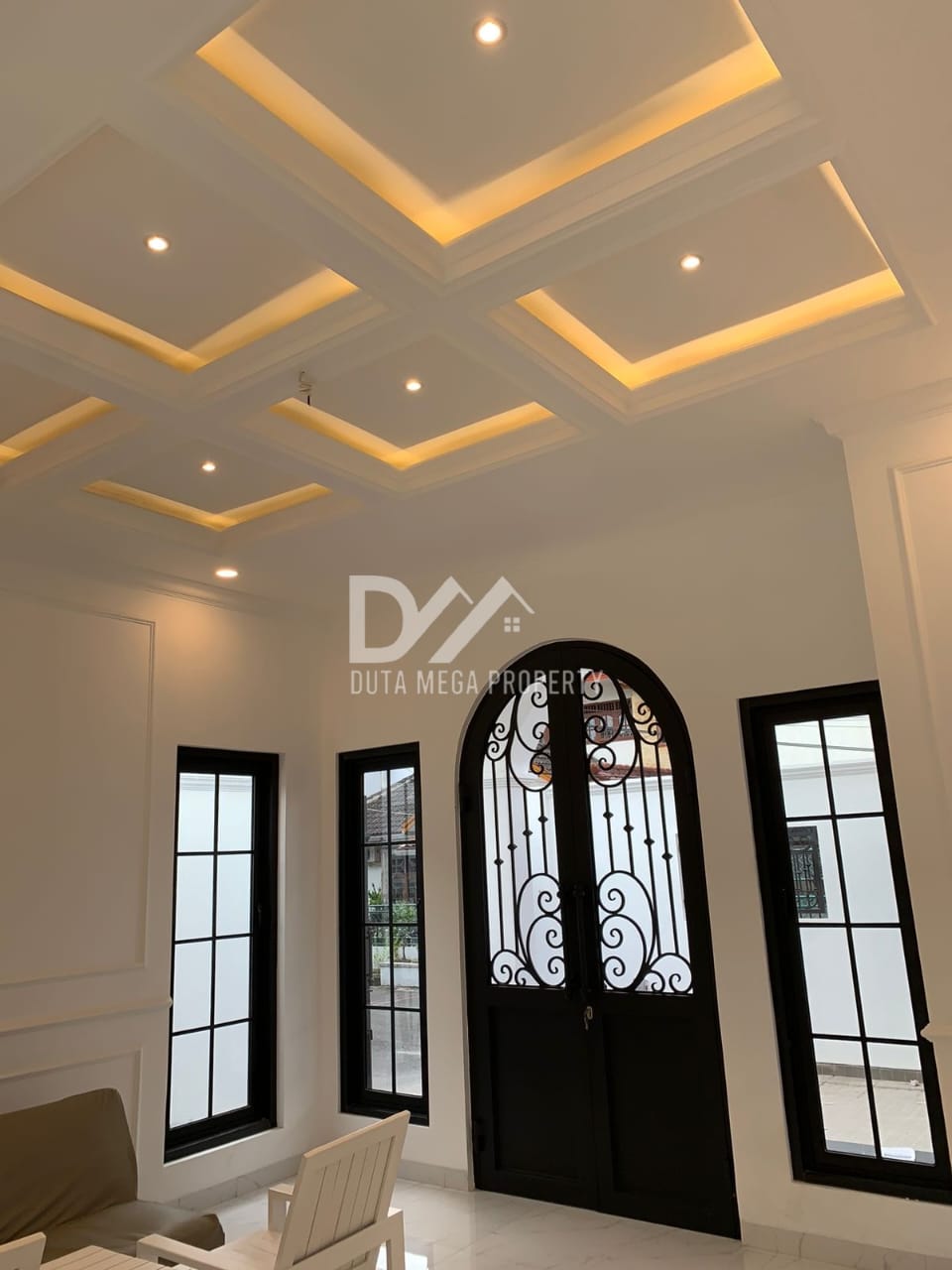 Brand New Modern Classic House – Posisi Hoek, Joglo, Jakbar