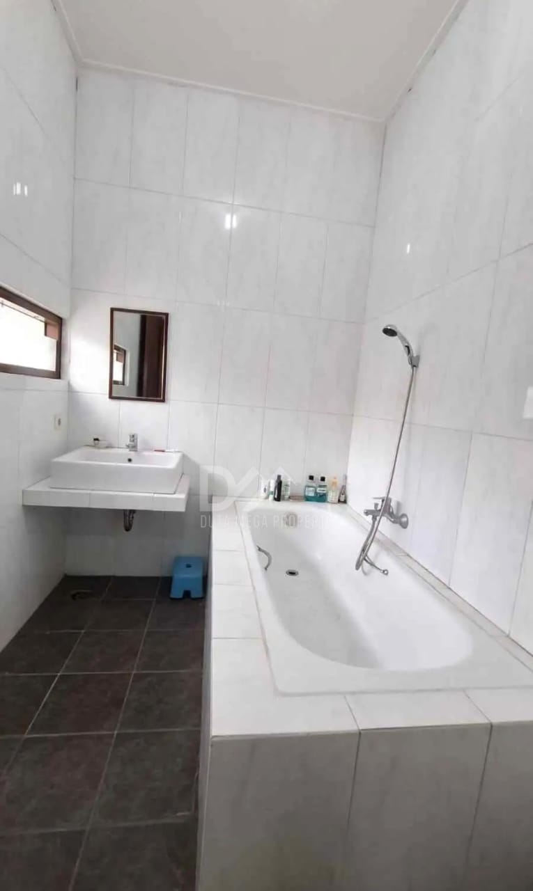 Dijual Cepat! Rumah Cantik dan Luas di Bintaro Sektor 7