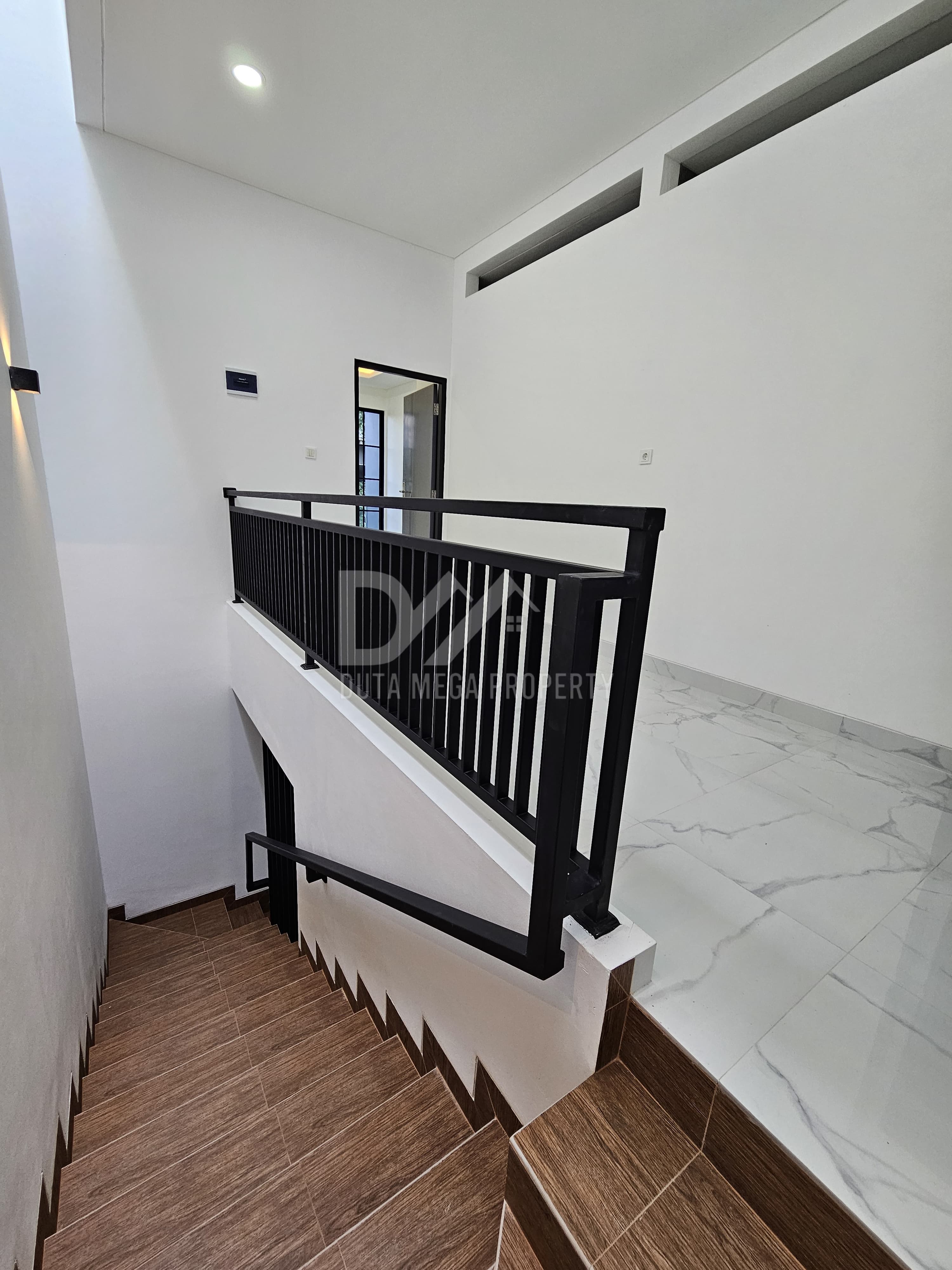 Rumah Modern 2 Lantai di Kavling DKI Meruya, Jakarta Barat