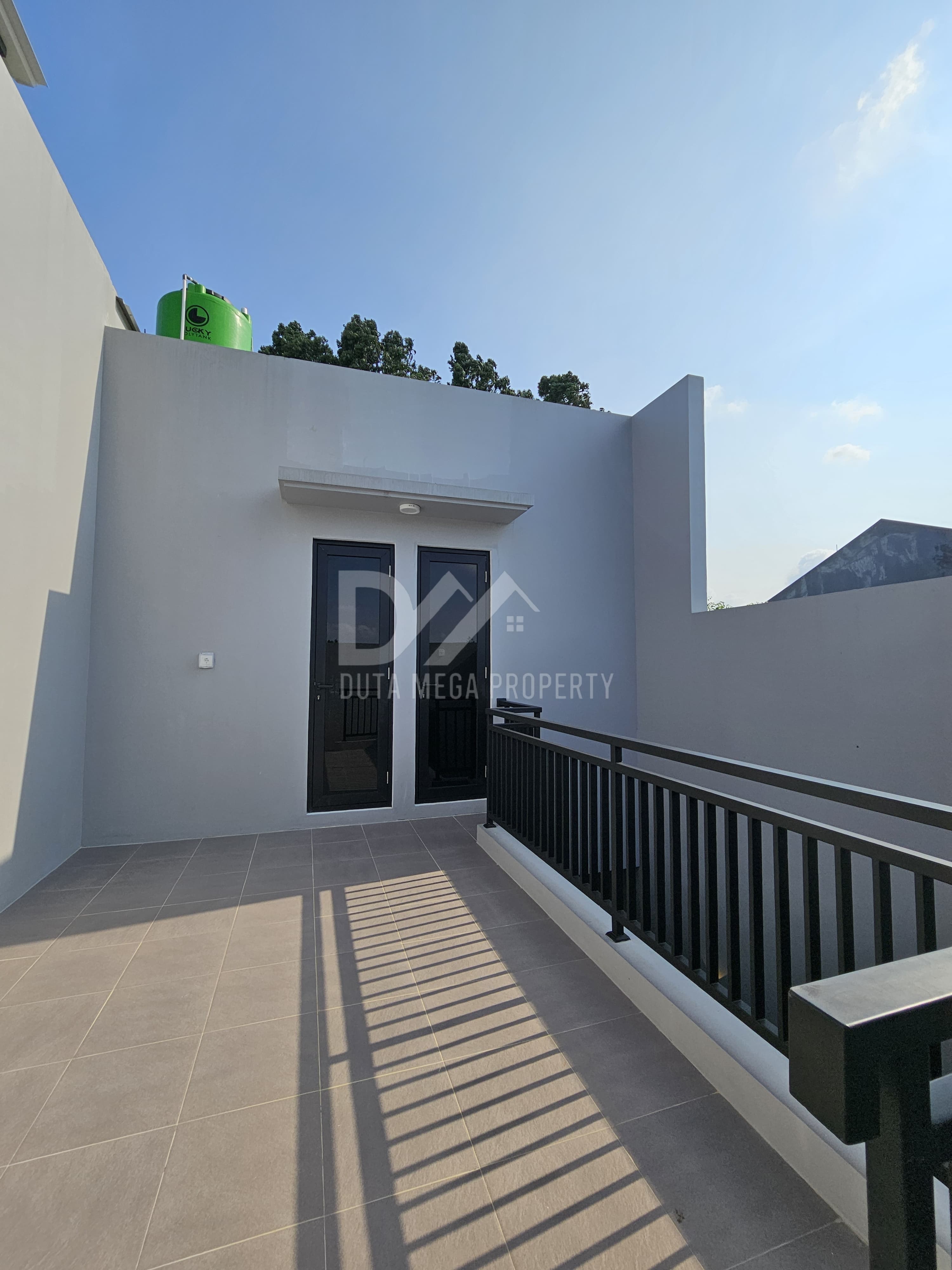 Rumah Modern 2 Lantai di Kavling DKI Meruya, Jakarta Barat