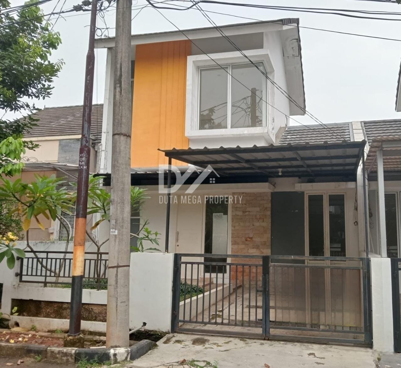 Dijual Rumah Modern Terawat di Serpong Utara, Jelupang