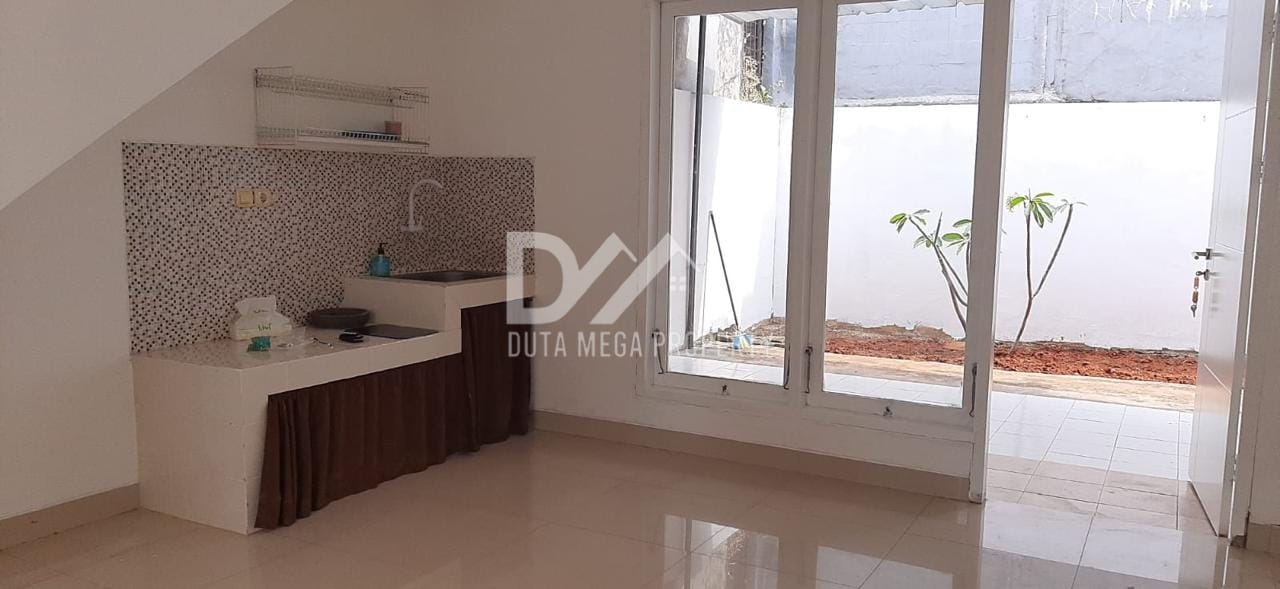 Dijual Rumah Modern Terawat di Serpong Utara, Jelupang