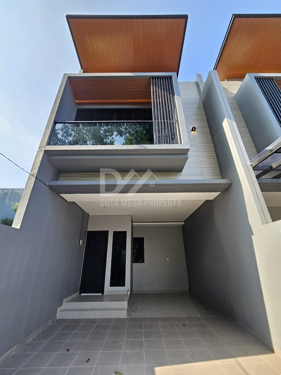 Rumah Modern 2 Lantai di Kavling DKI Meruya, Jakarta Barat