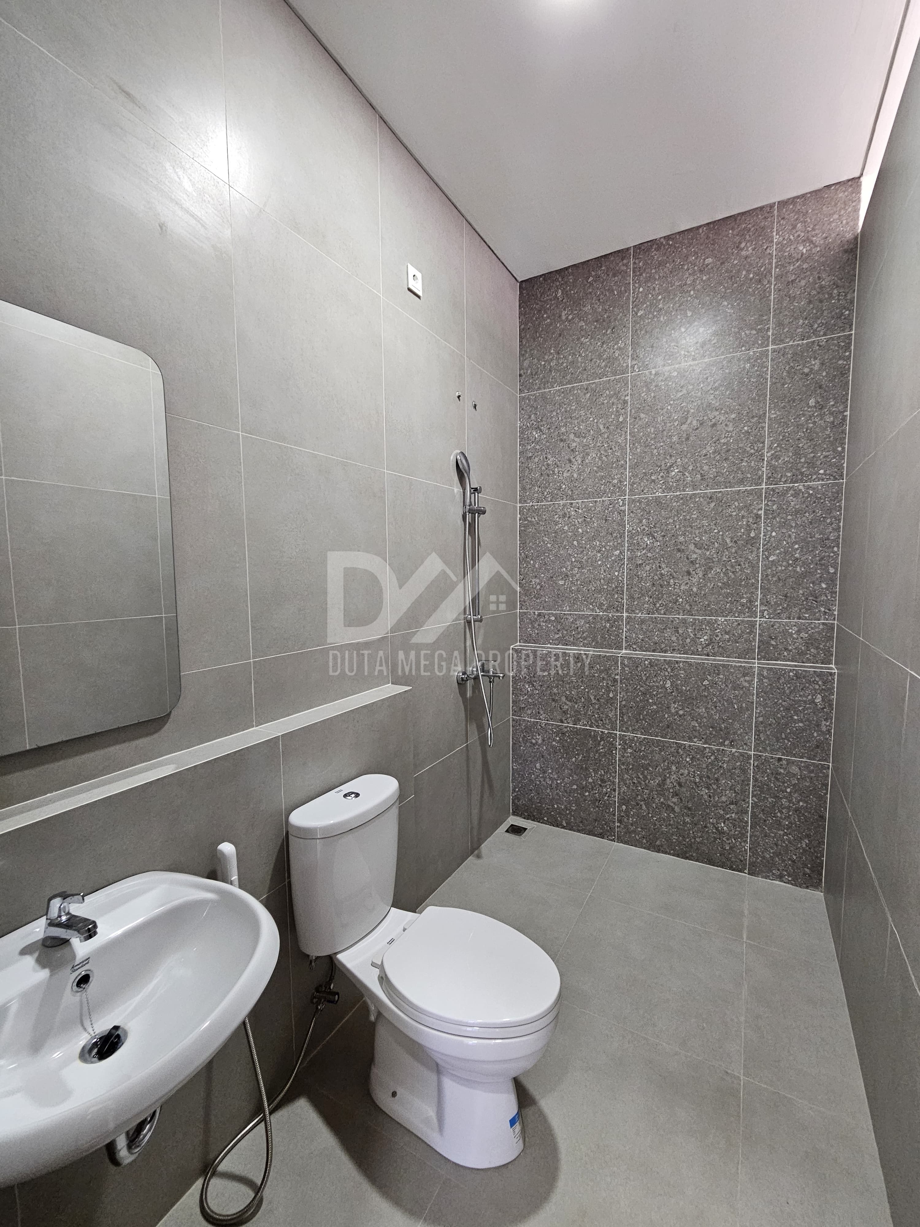 Rumah Modern 2 Lantai di Kavling DKI Meruya, Jakarta Barat