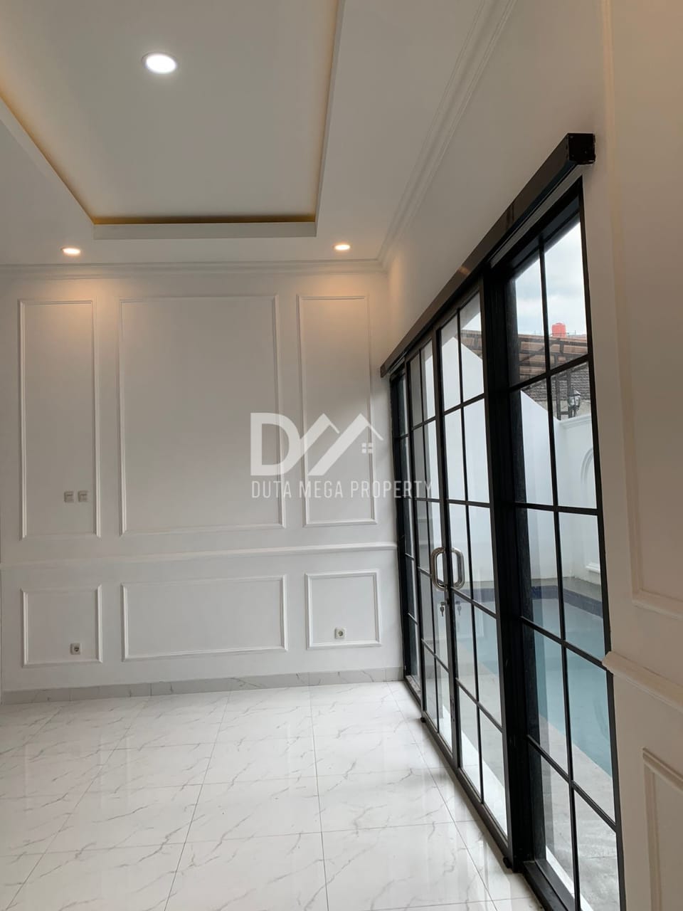 Brand New Modern Classic House – Posisi Hoek, Joglo, Jakbar