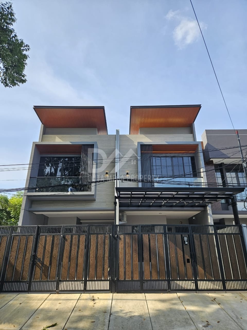 Rumah Modern 2 Lantai di Kavling DKI Meruya, Jakarta Barat