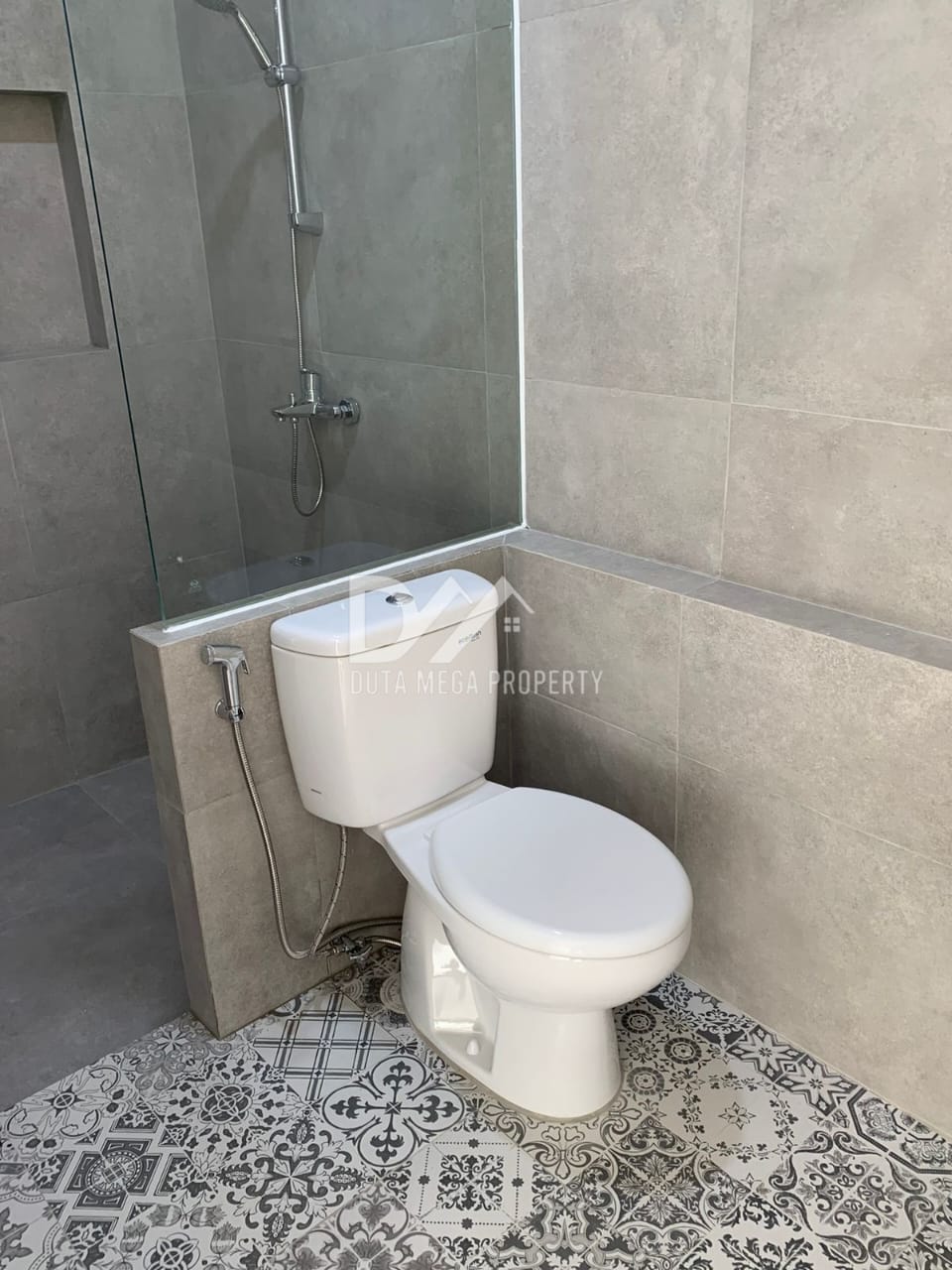 Brand New Modern Classic House – Posisi Hoek, Joglo, Jakbar